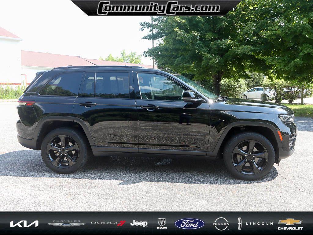 used 2022 Jeep Grand Cherokee car, priced at $31,700