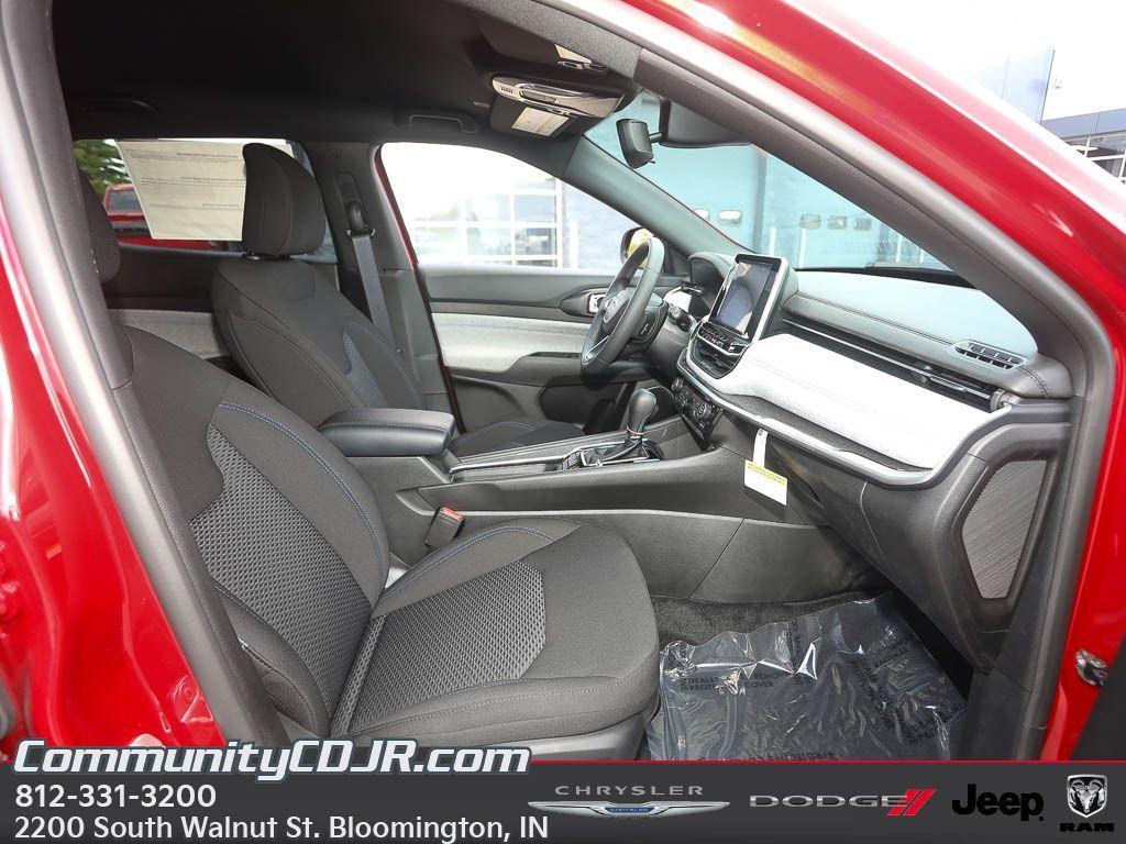 new 2025 Jeep Compass car, priced at $28,500