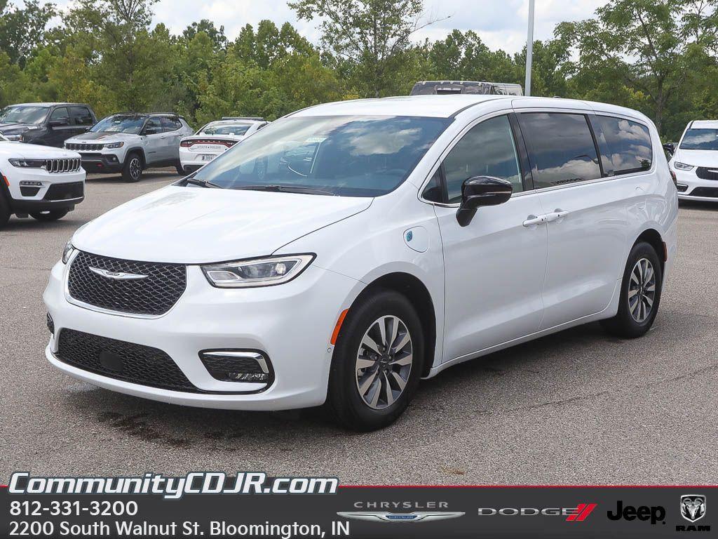new 2025 Chrysler Pacifica Hybrid car, priced at $47,364