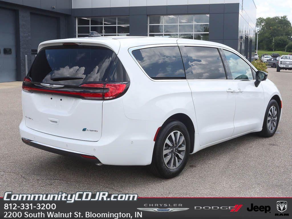 new 2025 Chrysler Pacifica Hybrid car, priced at $47,364