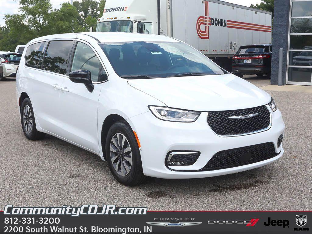 new 2025 Chrysler Pacifica Hybrid car, priced at $47,364