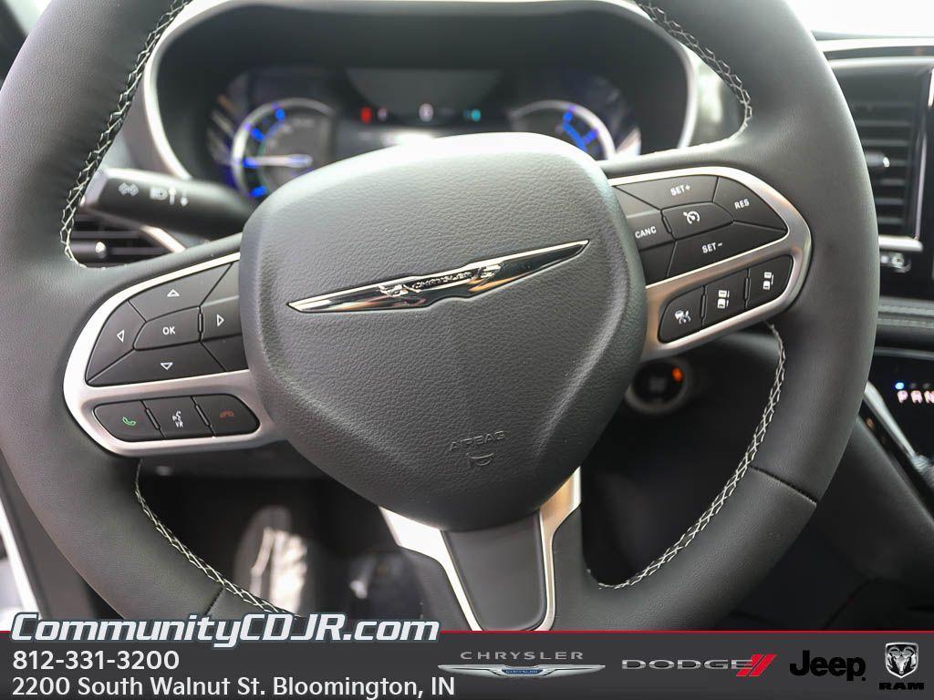 new 2025 Chrysler Pacifica Hybrid car, priced at $47,364
