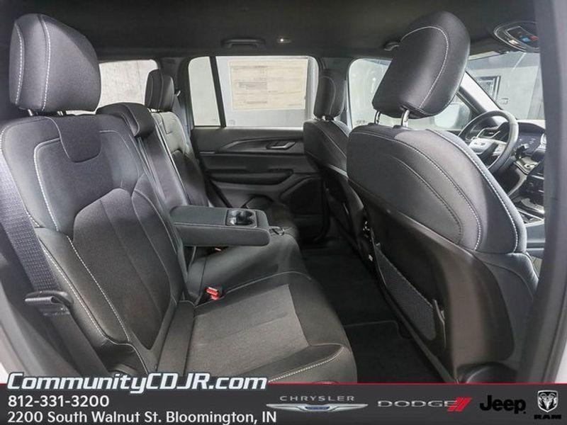 new 2025 Jeep Grand Cherokee car, priced at $41,625