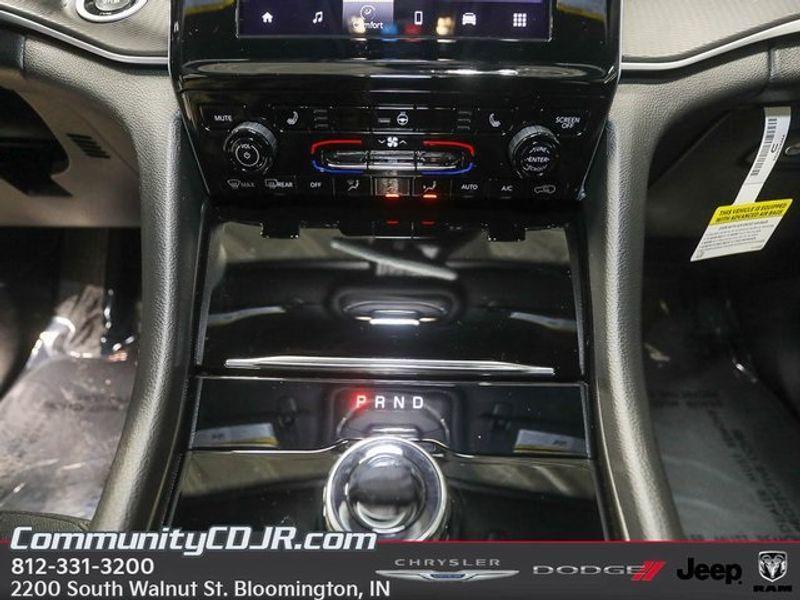 new 2025 Jeep Grand Cherokee car, priced at $41,625