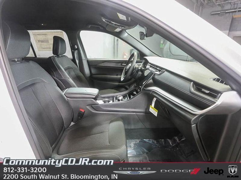 new 2025 Jeep Grand Cherokee car, priced at $41,625