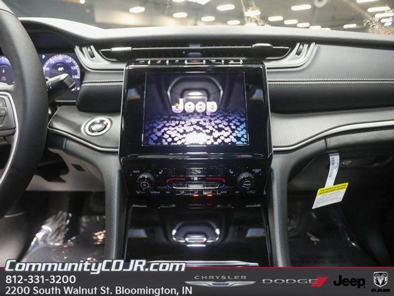 new 2025 Jeep Grand Cherokee car, priced at $41,625