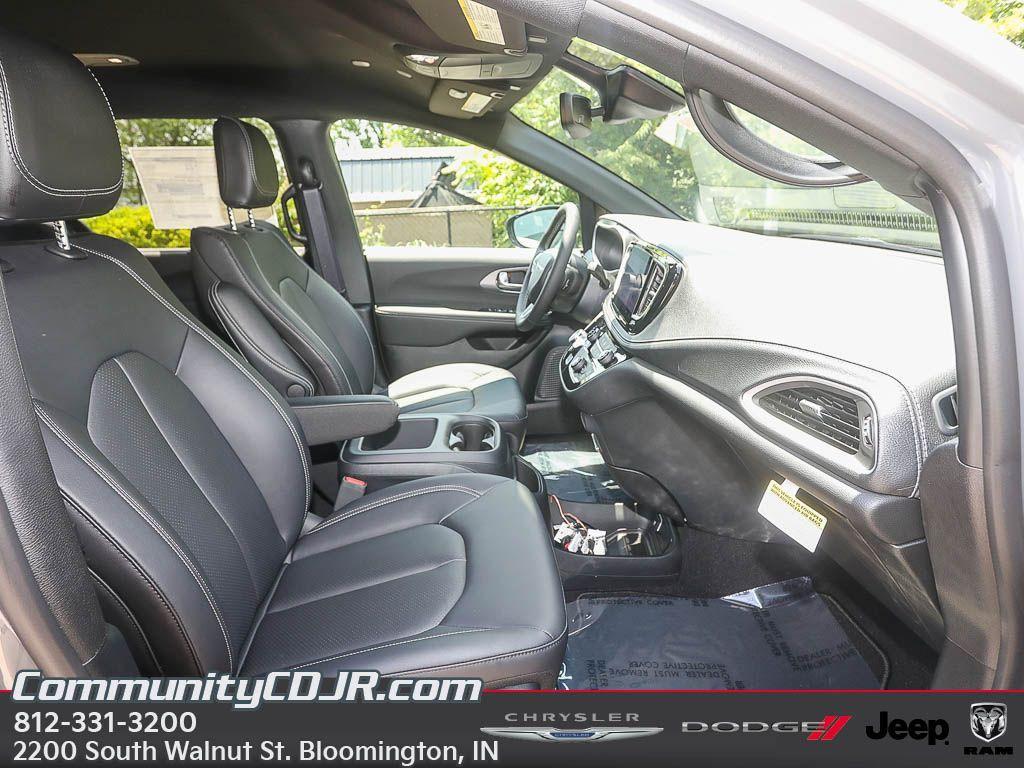 new 2025 Chrysler Pacifica car, priced at $45,000