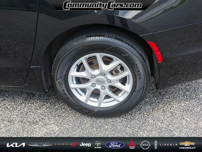 used 2023 Chrysler Pacifica car, priced at $25,800
