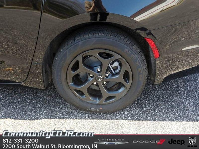 new 2025 Chrysler Pacifica Hybrid car, priced at $56,190