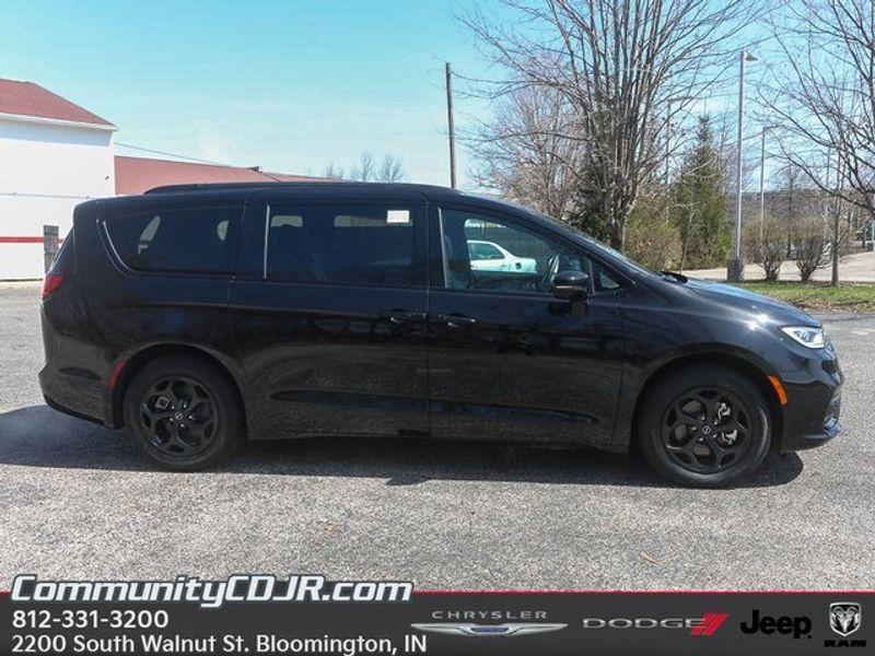 new 2025 Chrysler Pacifica Hybrid car, priced at $56,190