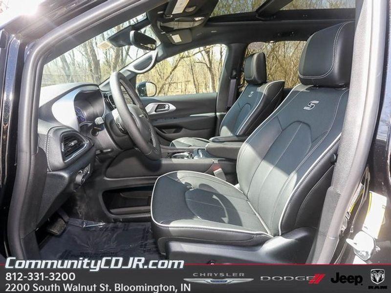 new 2025 Chrysler Pacifica Hybrid car, priced at $56,190