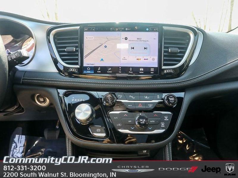new 2025 Chrysler Pacifica Hybrid car, priced at $56,190