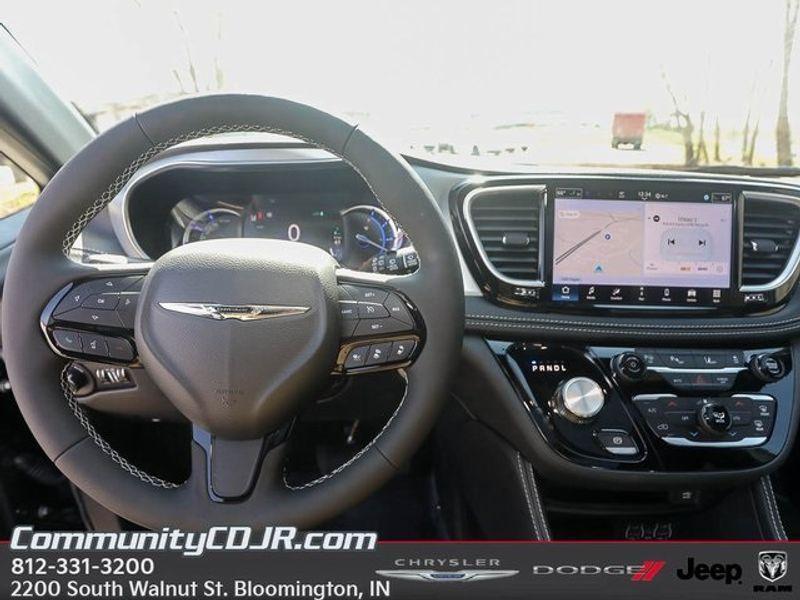 new 2025 Chrysler Pacifica Hybrid car, priced at $56,190