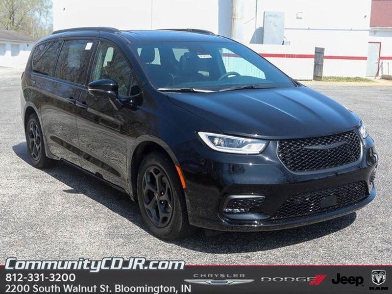 new 2025 Chrysler Pacifica Hybrid car, priced at $56,190
