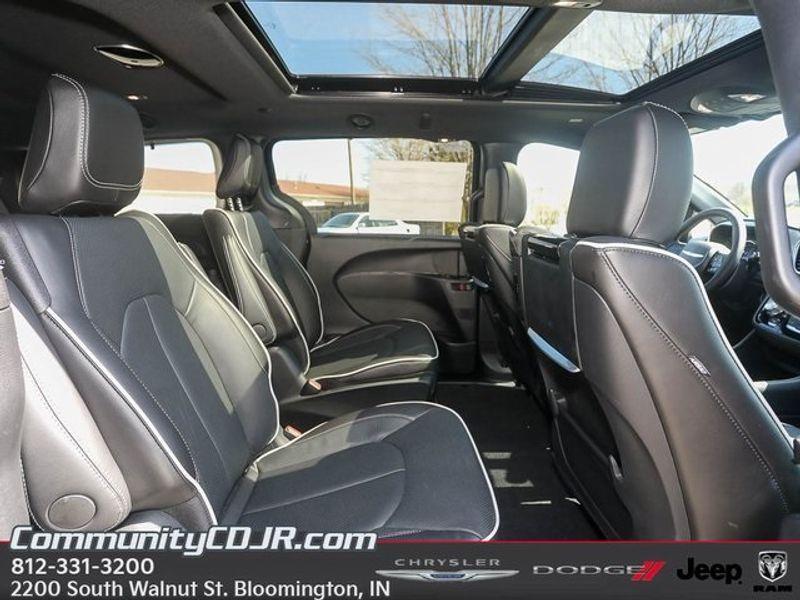 new 2025 Chrysler Pacifica Hybrid car, priced at $56,190