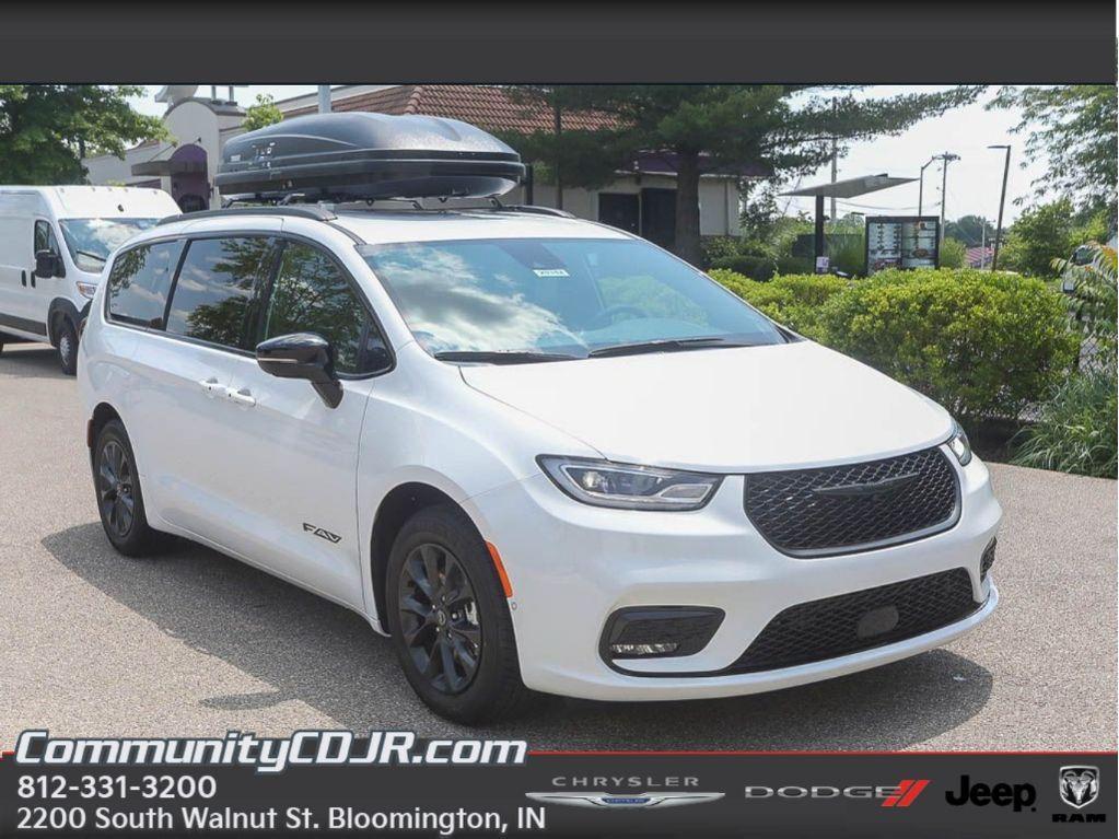 new 2025 Chrysler Pacifica car, priced at $46,765