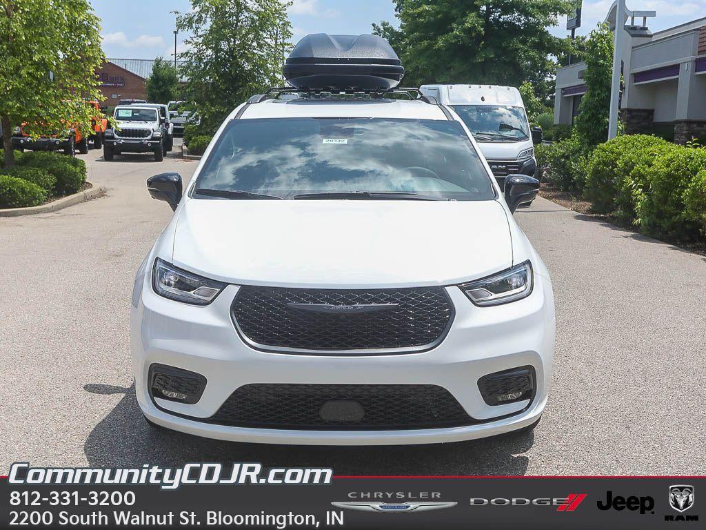new 2025 Chrysler Pacifica car, priced at $43,922