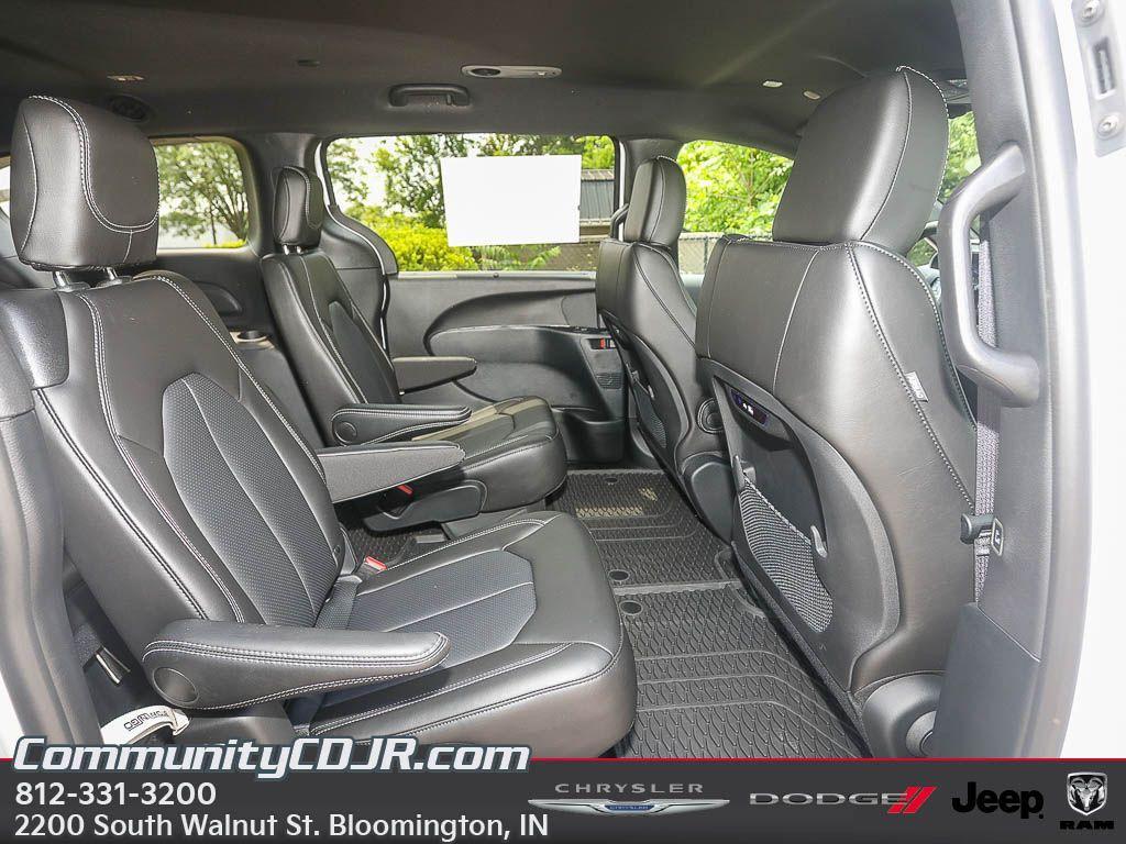new 2025 Chrysler Pacifica car, priced at $43,922