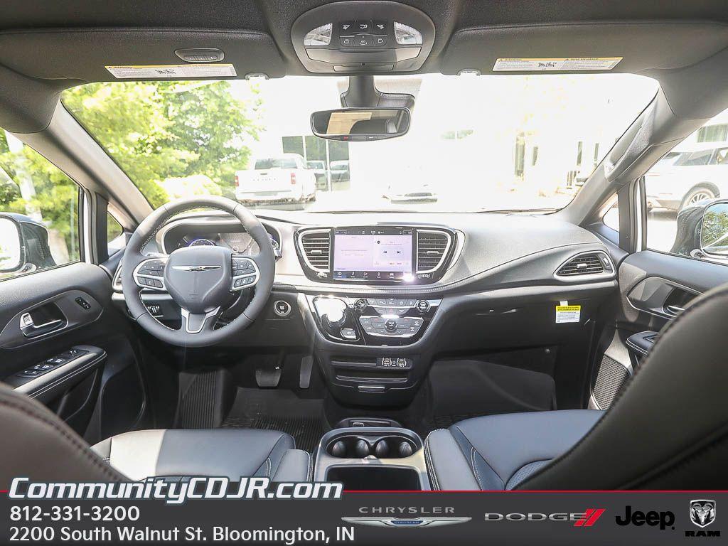 new 2025 Chrysler Pacifica car, priced at $43,922