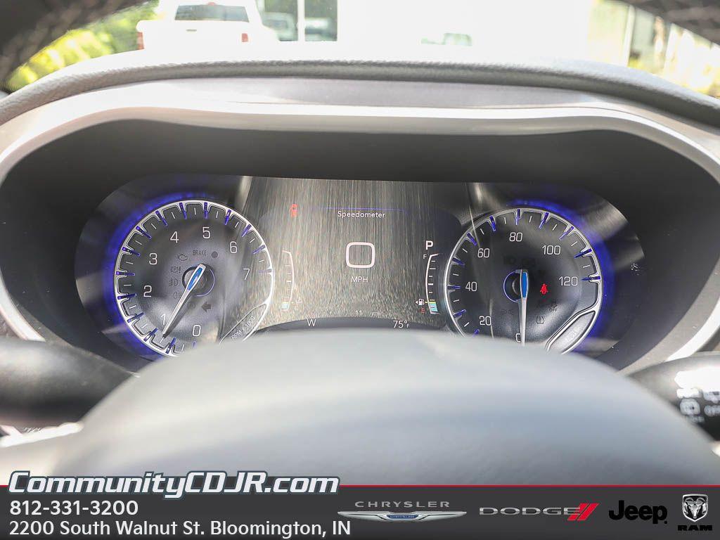 new 2025 Chrysler Pacifica car, priced at $43,922