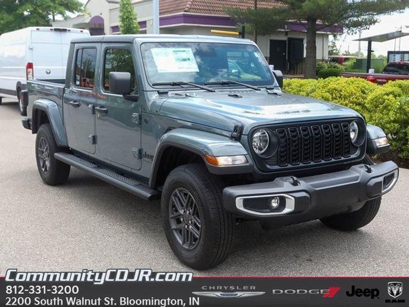new 2025 Jeep Gladiator car, priced at $48,500