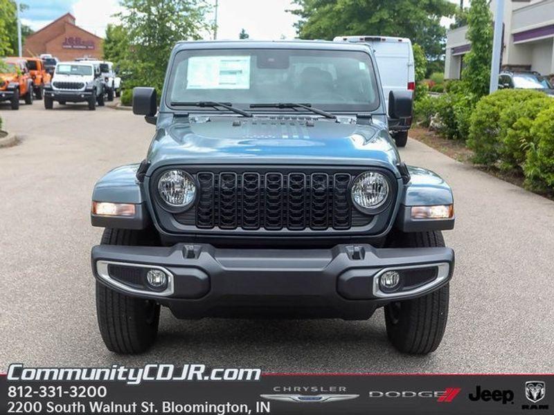 new 2025 Jeep Gladiator car, priced at $48,500