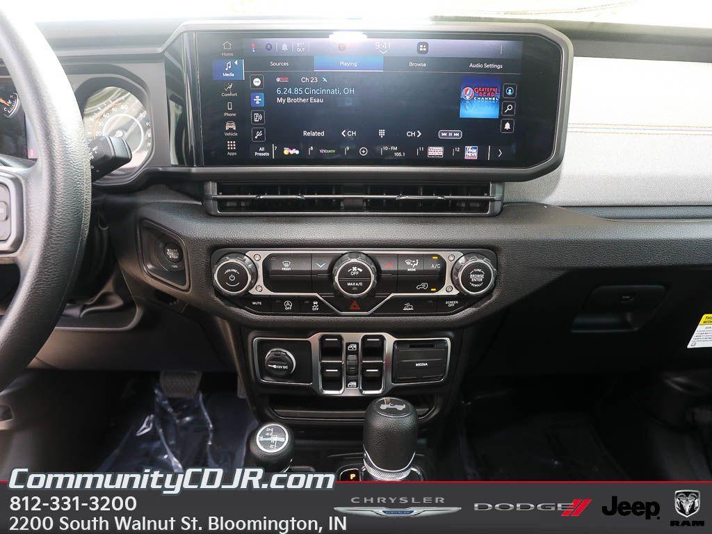 new 2025 Jeep Wrangler car, priced at $38,750