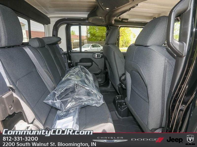 new 2025 Jeep Gladiator car, priced at $48,714