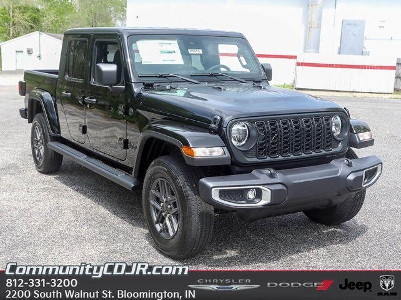 new 2025 Jeep Gladiator car, priced at $48,714