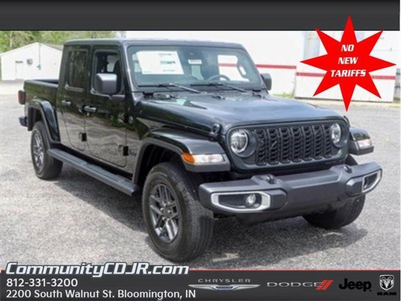 new 2025 Jeep Gladiator car, priced at $48,714