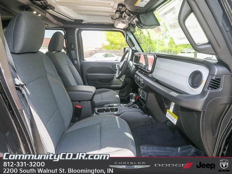 new 2025 Jeep Gladiator car, priced at $48,714