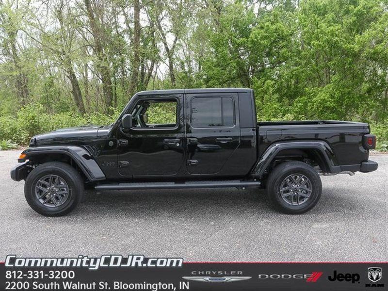 new 2025 Jeep Gladiator car, priced at $48,714
