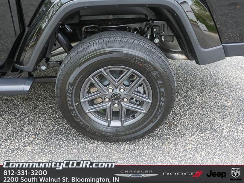 new 2025 Jeep Gladiator car, priced at $48,714