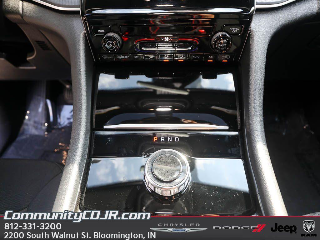 new 2025 Jeep Grand Cherokee car, priced at $41,300