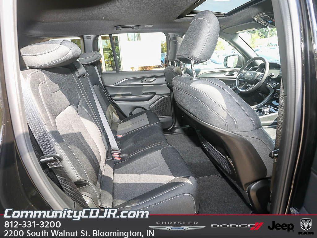 new 2025 Jeep Grand Cherokee car, priced at $41,300