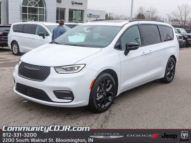 new 2024 Chrysler Pacifica car, priced at $52,394