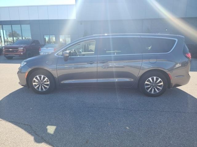 used 2022 Chrysler Pacifica Hybrid car, priced at $32,000