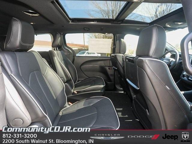 new 2025 Chrysler Pacifica Hybrid car, priced at $60,556