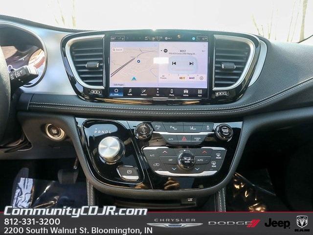 new 2025 Chrysler Pacifica Hybrid car, priced at $60,556