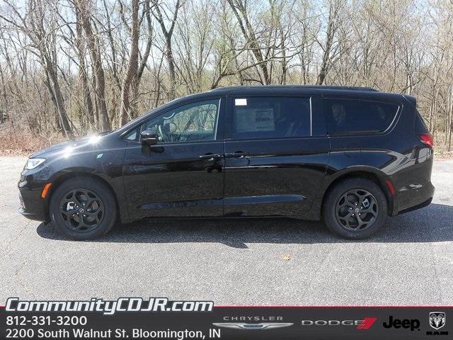 new 2025 Chrysler Pacifica Hybrid car, priced at $60,556