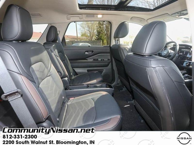 new 2025 Nissan Pathfinder car, priced at $51,828