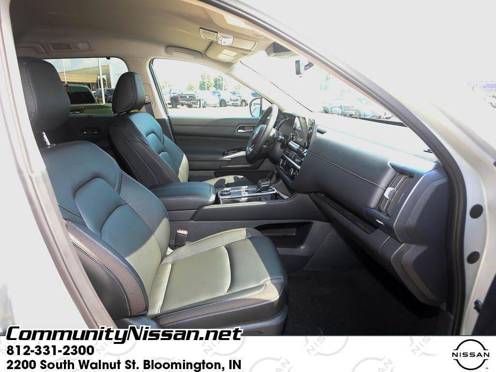 new 2025 Nissan Pathfinder car, priced at $43,586