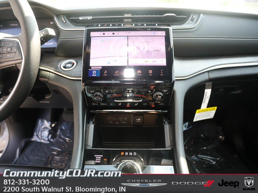 new 2025 Jeep Grand Cherokee car, priced at $48,389