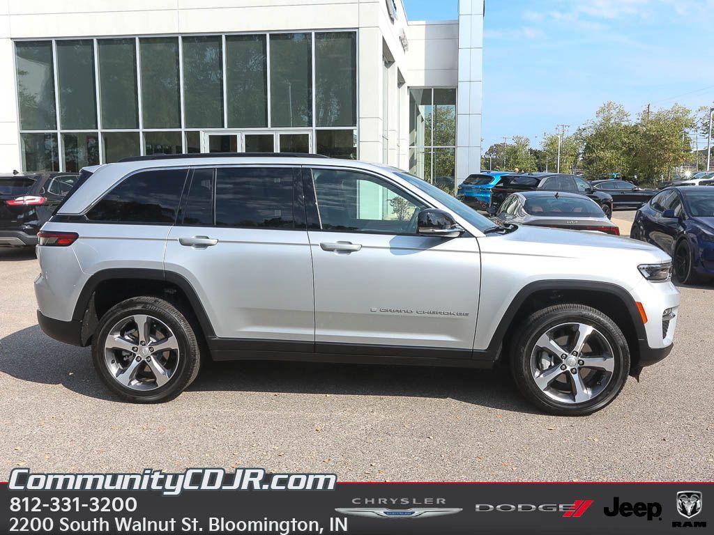 new 2025 Jeep Grand Cherokee car, priced at $48,389