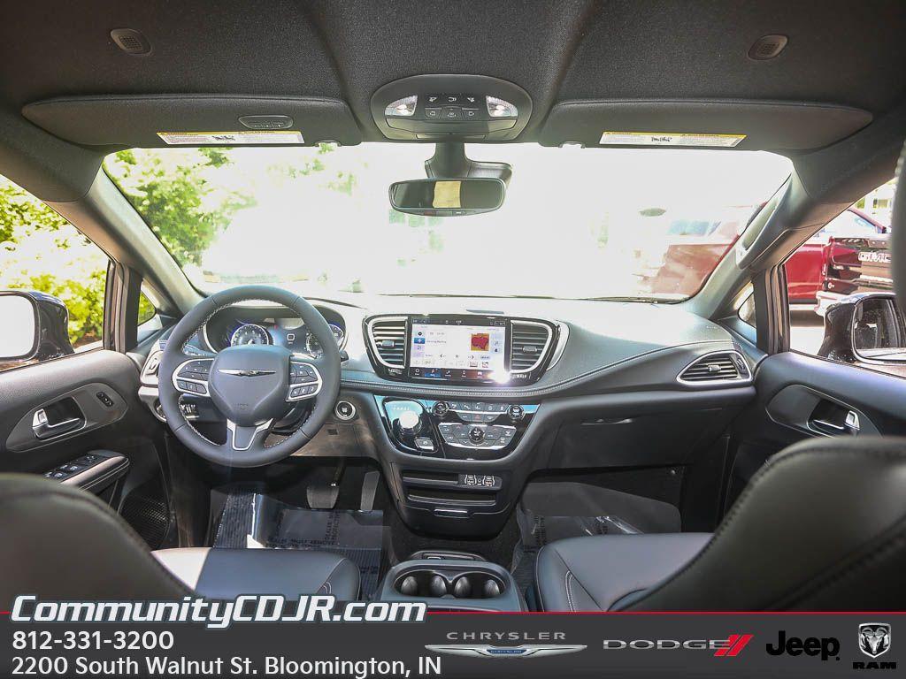 new 2025 Chrysler Pacifica car, priced at $44,048