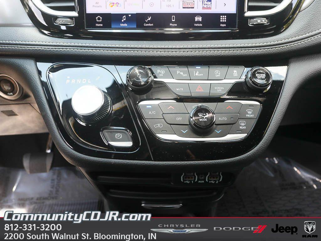 new 2025 Chrysler Pacifica car, priced at $44,048