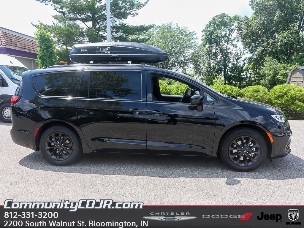 new 2025 Chrysler Pacifica car, priced at $44,048