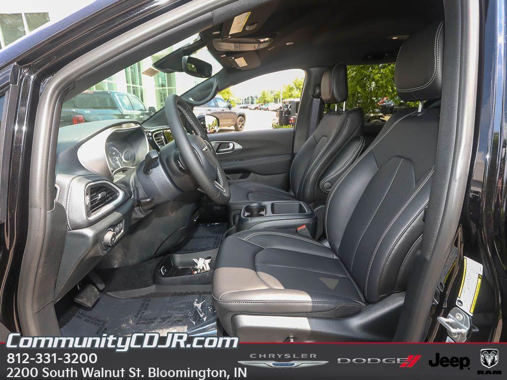 new 2025 Chrysler Pacifica car, priced at $44,048