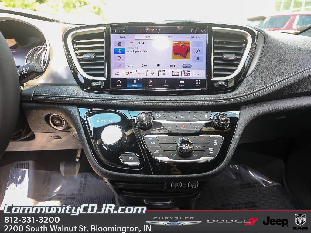new 2025 Chrysler Pacifica car, priced at $44,048