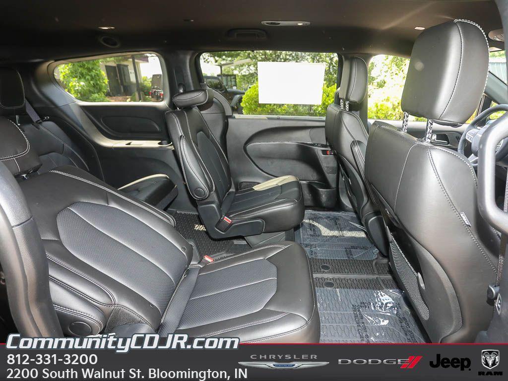 new 2025 Chrysler Pacifica car, priced at $44,048